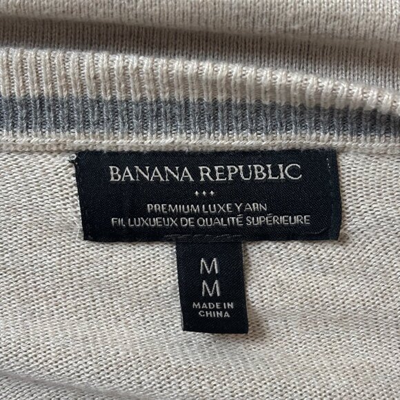Banana Republic Premium Luxe Yarn V Neck Jumper M - Picture 3 of 3